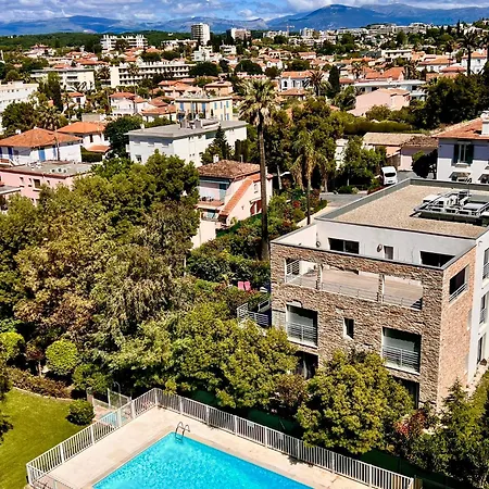 Luxury Penthouse Near The Apartmán