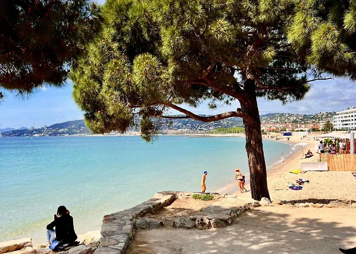 Luxury Penthouse Near The * Антиб